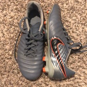 Nike soccer cleats size 7 young men’s